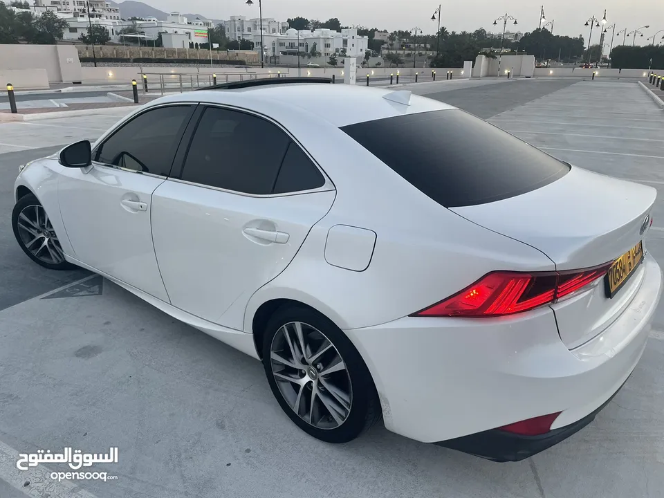 Lexus IS 300 2018 لكزس اي اس نظيفة جداً