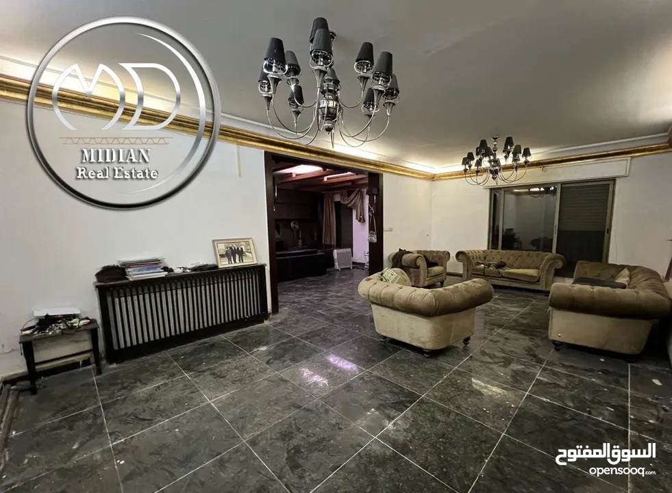 فيلا دوبلكس للبيع في أجمل مواقع عبدون مساحة 580م مع تراسات و حدائق سوبر ديلوكس بسعر مميز جداً