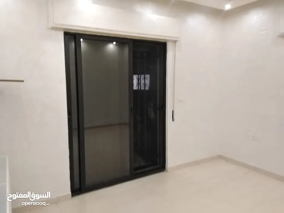 شقه للايجار في عبدون خلف تاج مول المساحه 100م الطابق الأول