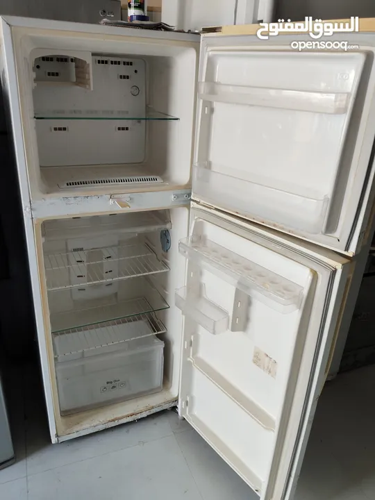 L G Refrigerator Fridge is very good condition and good working