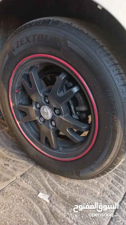 جنطات بريوس +كوشوك نضيف للبدل على جنط 16 بفرفيه بسيطه