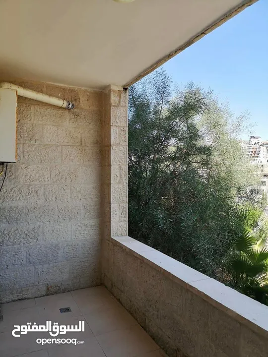 شقة للبيع في عين منجد رام الله مطلة على جبل المصيون مشرفة على منظر جميل مرتفع في مدينة رام الله