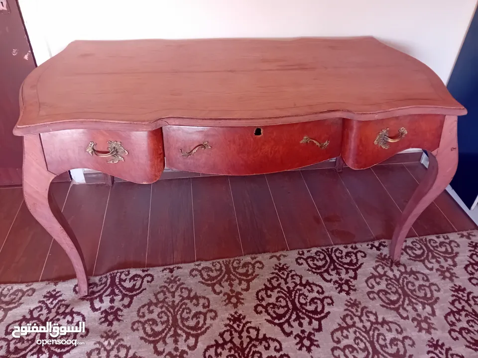 طاولة مكتب مستعمل للبيع