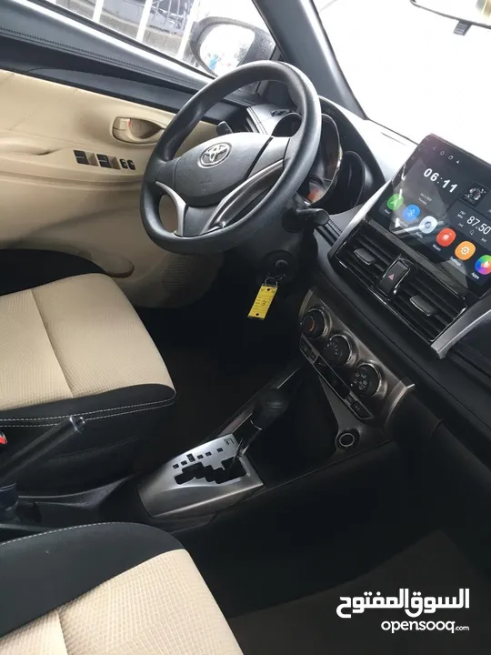 Toyota Yaris هاتشباك 2015 -للبيع بحالة الوكالة