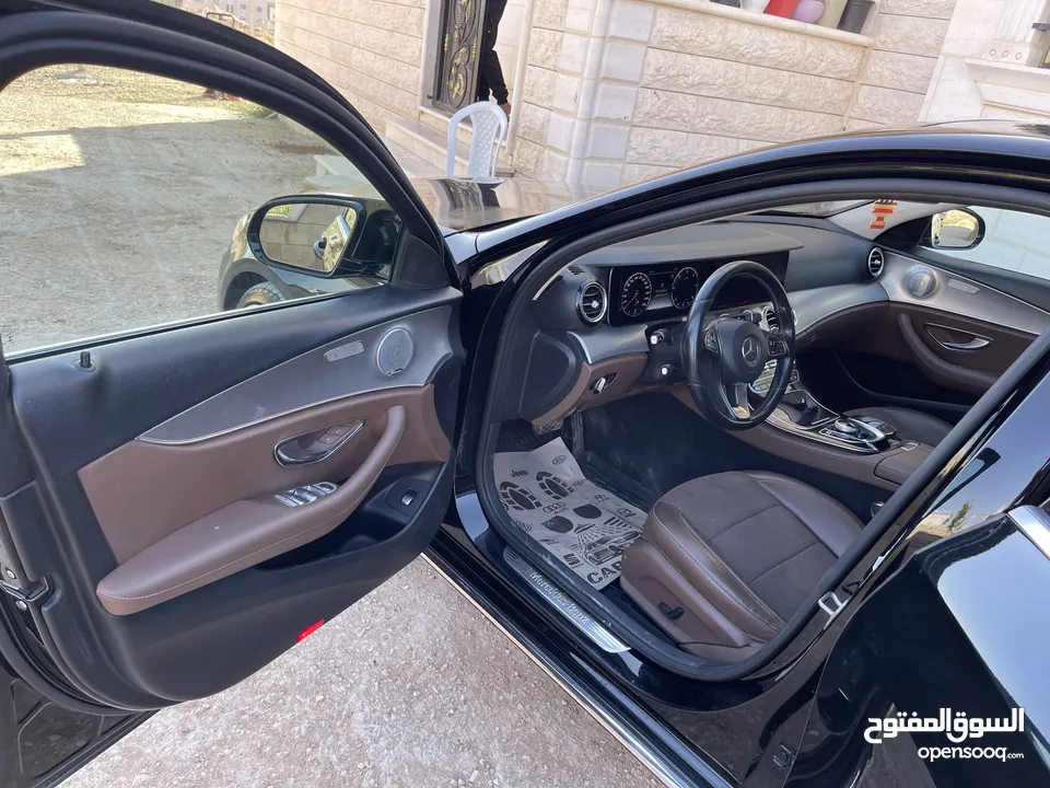 Mercedes-Benz/ E220 مرسيدس