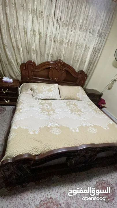 غرفة نوم بحالة ممتازة للبيع