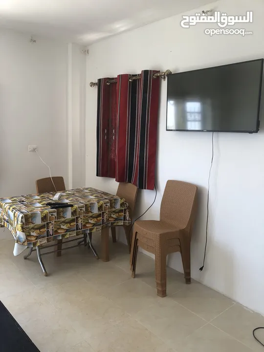 منزل منعزل مع حديقة فواكه 3 غرف صاله مجلس بلكون مطبخ مجهز مواقف سيارات