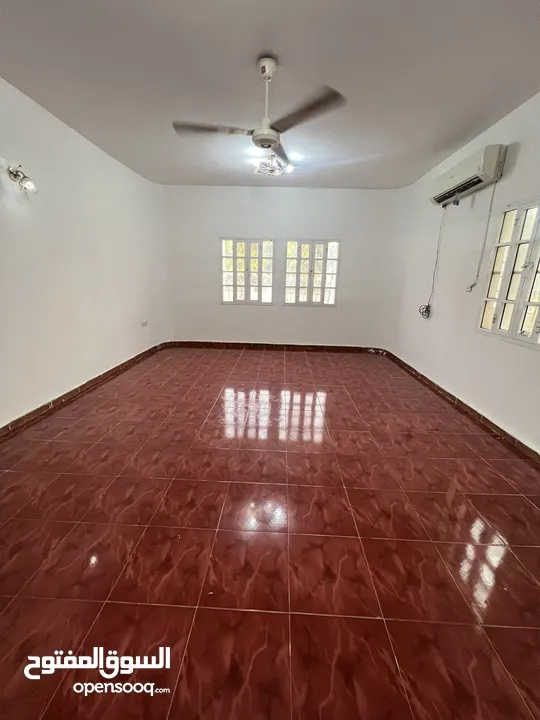 فيلا للايجار فالغبرة الجنوبية 5 غرف مع 5 دورات مياه وصالة ومجلس ومخزن ومطبخ ومواقف Vila 4 rent 5BHK