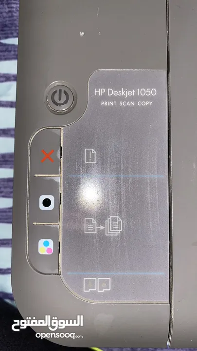 طابعة HP للبيع بحالة ممتازة ( بقية التفاصيل موضحة بالصور) مع رسيڤر عدد 2 فيها مجال