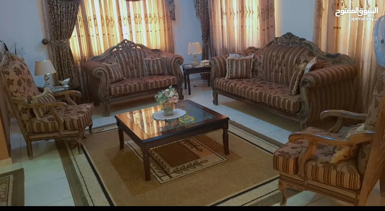 كنب بحالة ممتازه للبيع