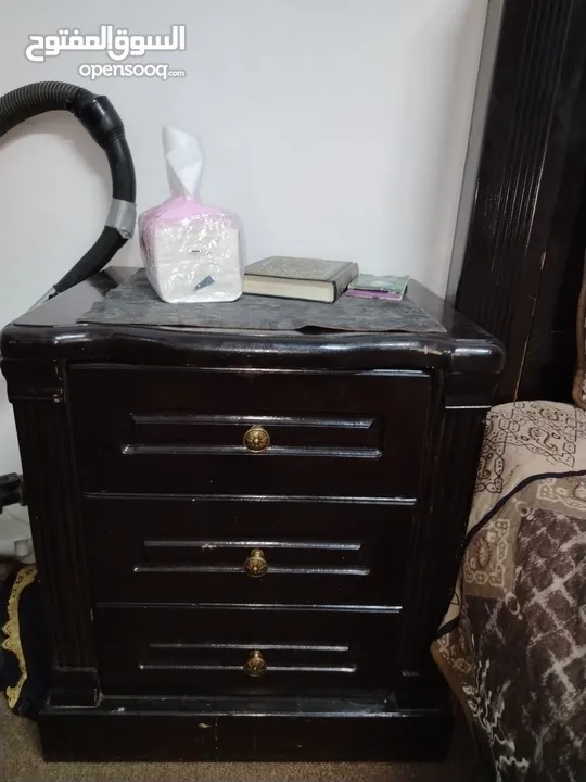 غرفة نوم مستعمل خشب ثقيل لون بني غامق