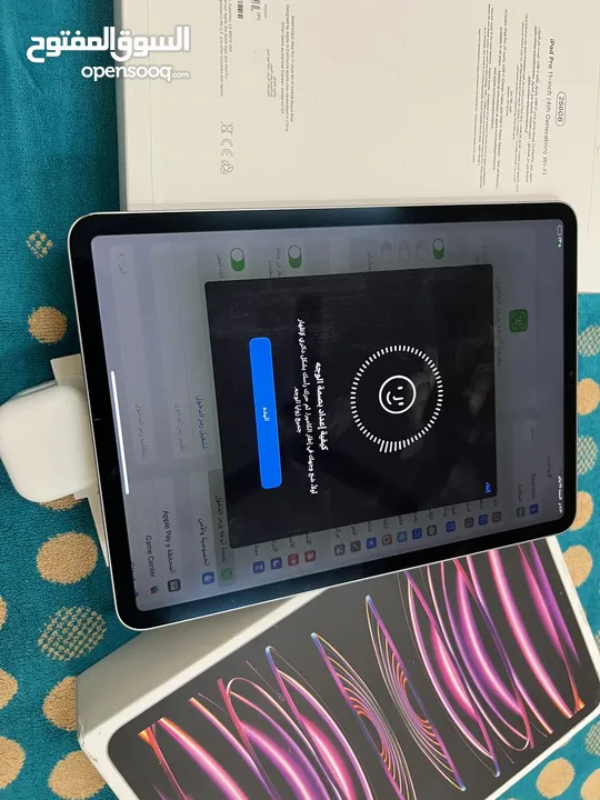 ايباد برو 11 بوصة 256 قيقا ام تو معالج m2 نظيف مو مفتوح مع الاغراض