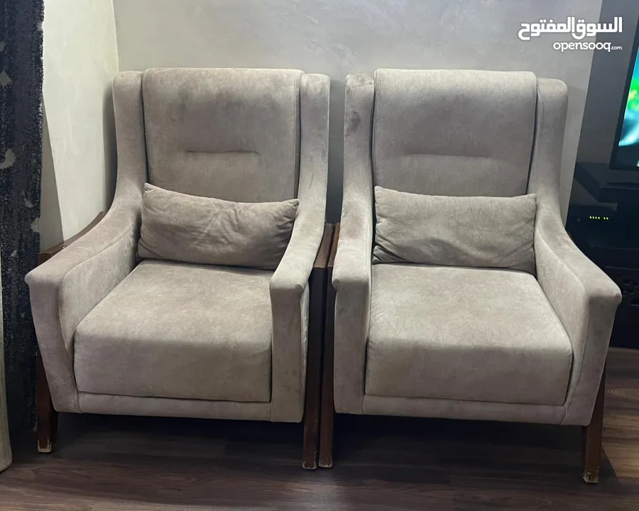طقم كنب وطاولة تلفزيون