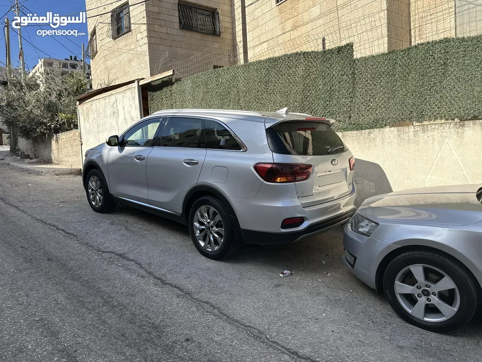 كيا سورينتوا الغنيه عن التعريف  سياره مميزه مش ناقصها اشي