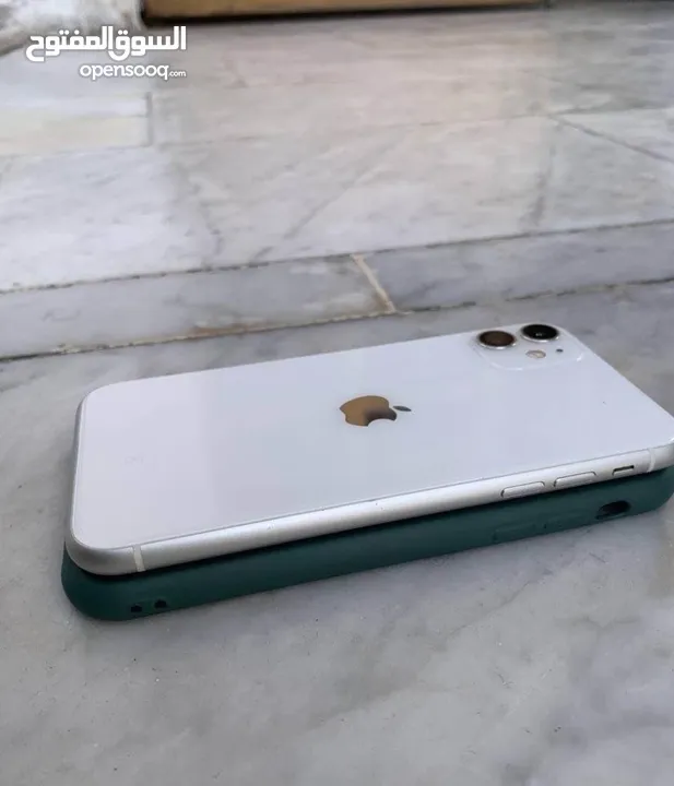 ‏iPhone 11 128 جيجا لون ابيض مميز