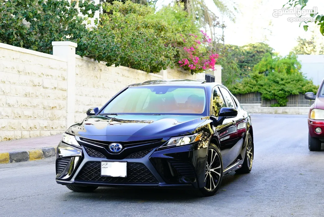 Toyota_Camry_Se_2020