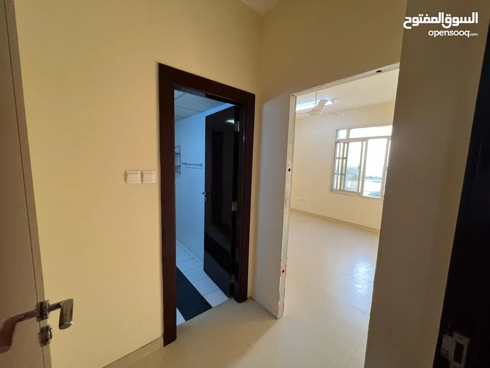 شقة قريب مرتفعات بوشر deluxe apartment