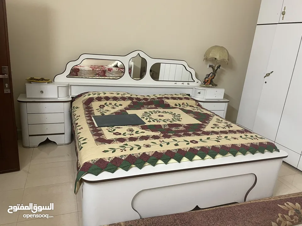 غرفة نوم مستعملة للبيع - بحالة ممتازة
