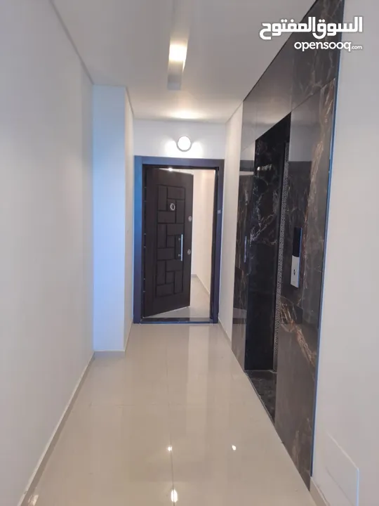 شقة طابق ثاني   بإطلالة رائعة وجذابة