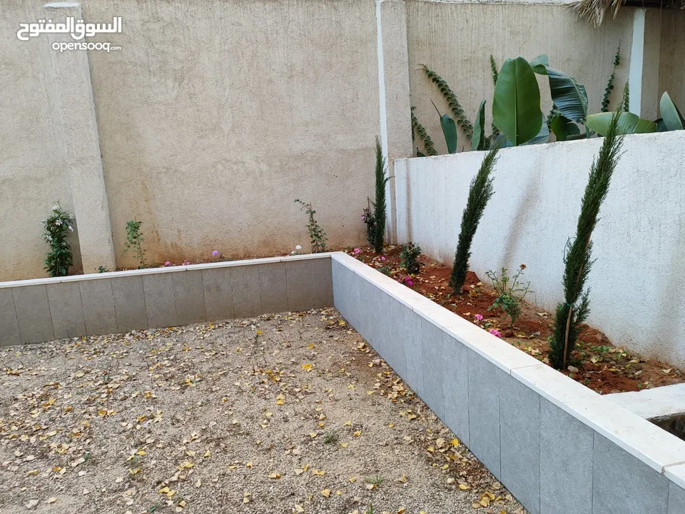 شقة جديدة مفروشة مع حديقة للإيجار – عين منجد  شارع إسكان المهندسين