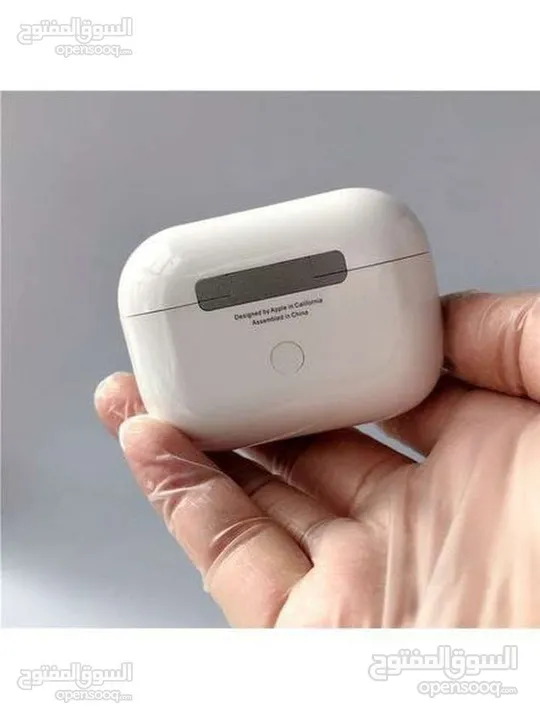 أختار الأصلي وريح راسك النسخة الأحدث والأقوى  بطارية تصل إلى 5ساعات من الأستخدام Apple AirPods 4 AN