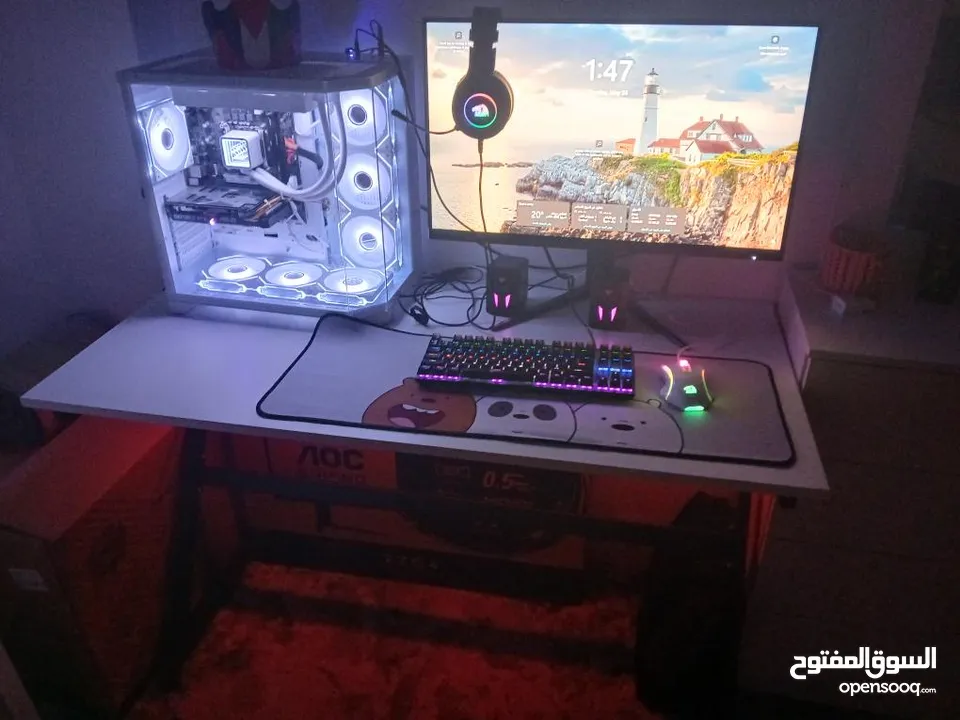 مكتب جيمنج مزود ب اضاءة RGB ملونه مع ريموت تحكم  شامل التوصيل فقط