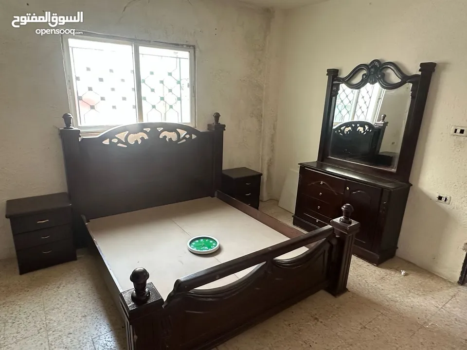 غرفة نوم للبيع بسعر مغري جدا