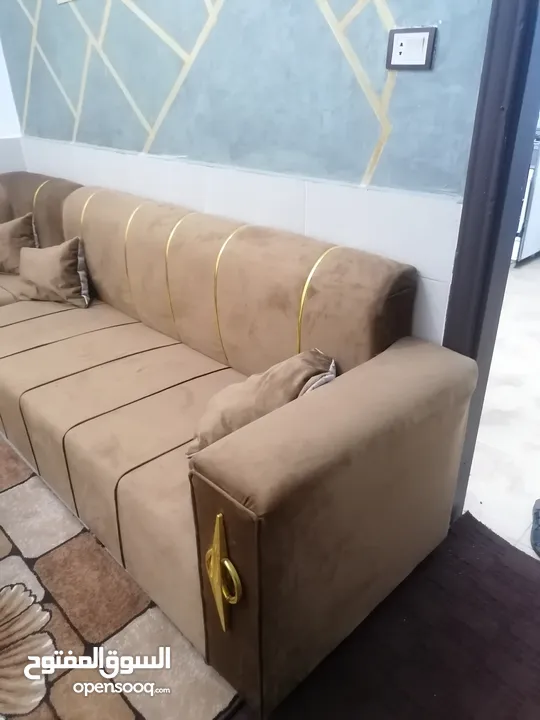 طقم كنب كورنر لون عسلي مع بفه استخدام عرسان شهرين فقط ما صار نصيب