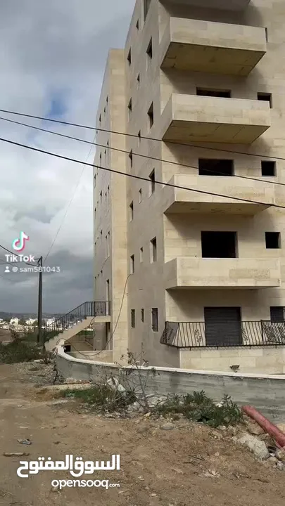 شقة فاخره للبيع  قرب معبر مزموريه  بالتقسيت المباشر بدون بنوك