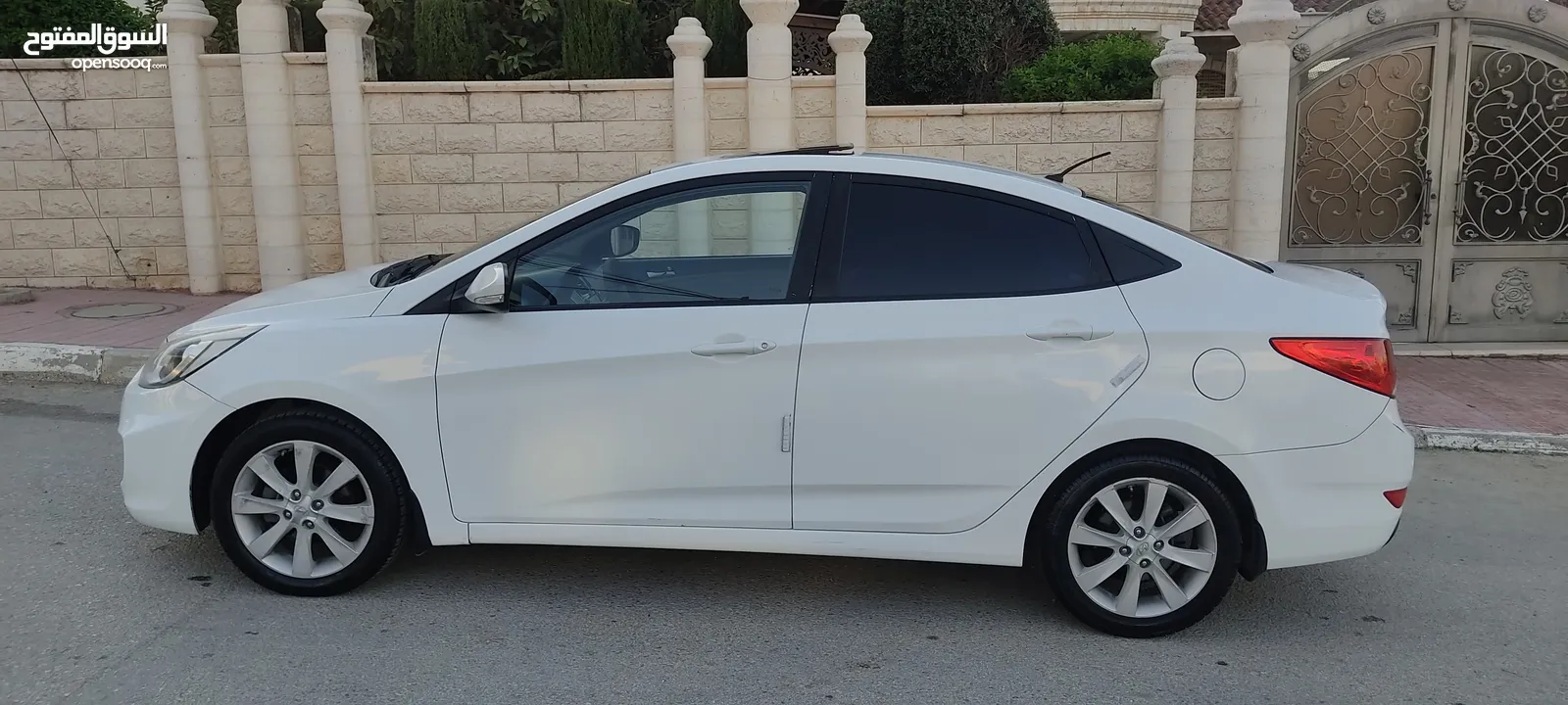 هونداي اكسنت ماتور 1600 بنزين فتحه سقف اربعه غيار بسعر 56000 ألف نقدا بدل وارد منبدل