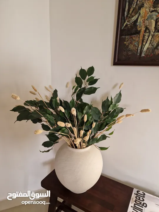 Artificial green leaves and dry grass stems
