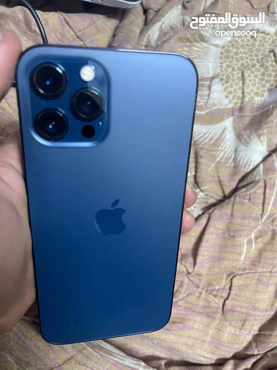 ايفون 12 pro max للبيع الجهاز ولا شخط بحاله ممتازه