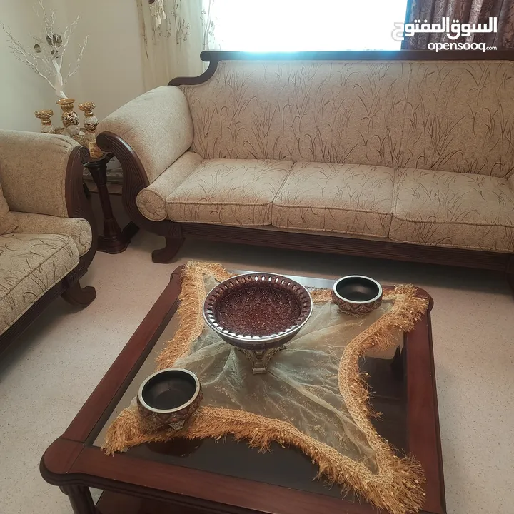 طقم كنب تقيل استخدام خفيف مع طقم سكملات خشب زان كامل