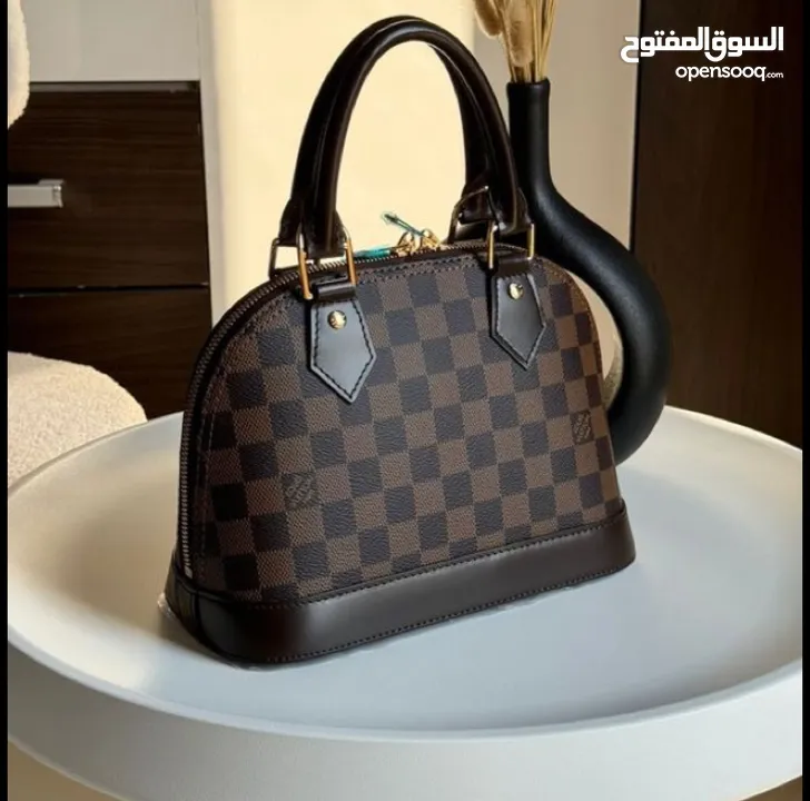 اعلان لحقائب يد