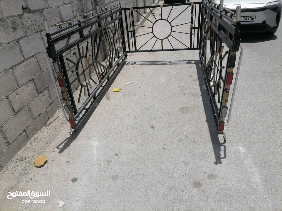 صندوق بيكم قفص بكم حديد دهان أسود ذهبي بينغو كبينه وربع مثل ما موضح بالصورة