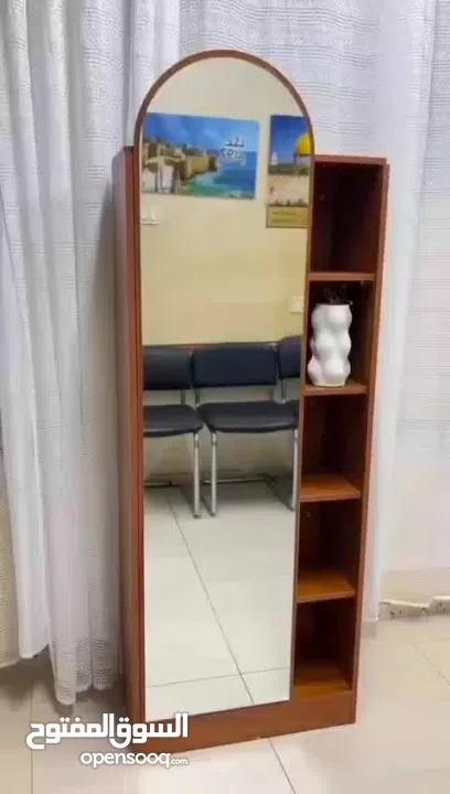 مرآة أرضية فاخرة مع رفوف جانبية – قطعة ديكور تخطّف الأنظار حوّلي أي زاوية في بيتك لمساحة أني