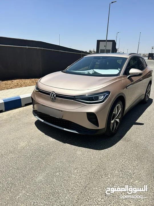 للبيع فولكس فاجن اي دي فور بيور بلص موديل 2021 لون ذهبي  VW ID4 crozz pure+ 2021 Gold color