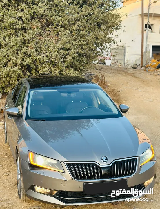 سكودا سوبير بنزين 2019 قوه محرك 2000 بجي 4 /4 280حصان تامين وترخيص شامل لعام كامل عداد قليل