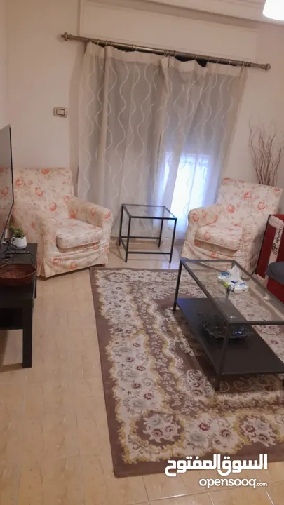 استوديو مفروش فاخر للايجار الشهري في ام اذينة بالقرب من الدوار السادس