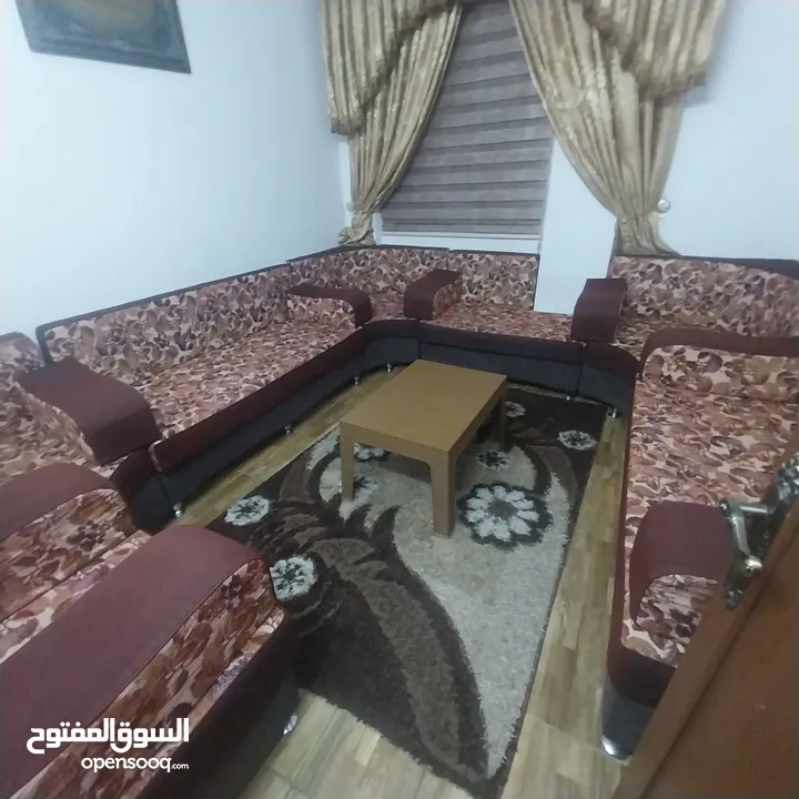 جلسه كاملا الاتي خشب 16 مستعمل نظيف بحاله جيده طول رتفاع 34 سانتي