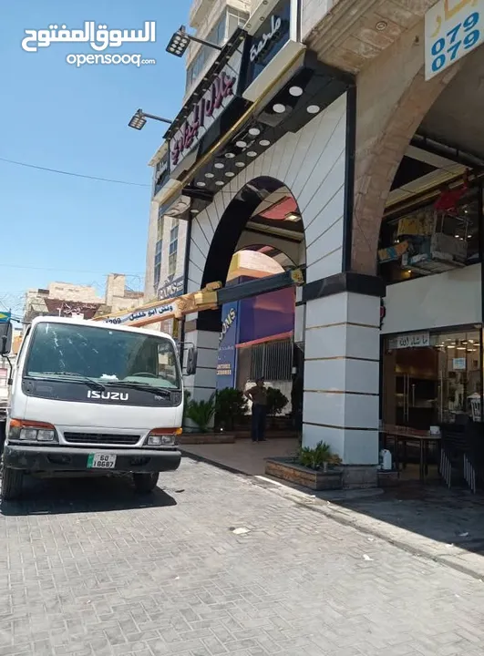 قص وتقليم اشجار النخيل