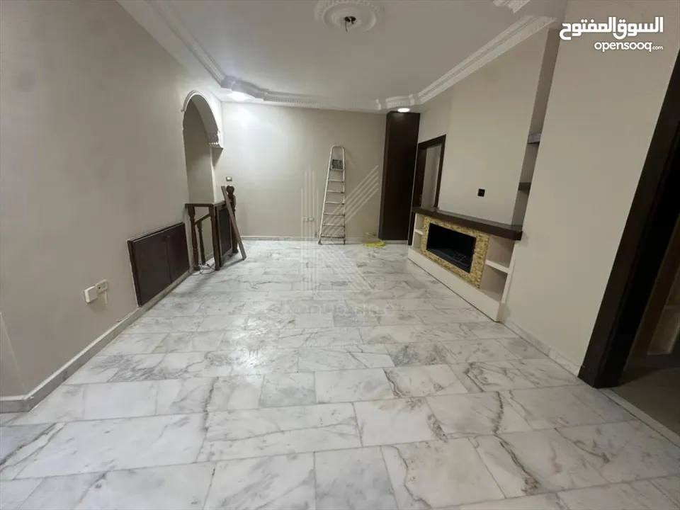 شقة دوبلكس ارضي منسوب فاخرة للبيع في خلدا