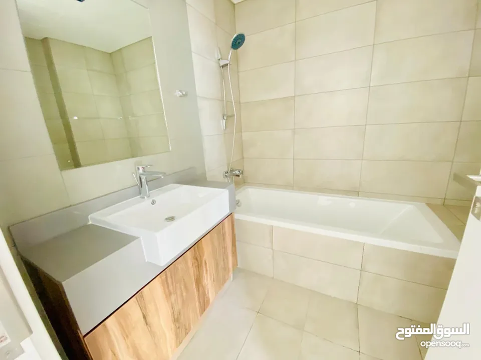 Luxurious Hot offer 2bhk apartment with 2 balcony tub bath rent 85k in 2 cheques Mamsha Sharjah