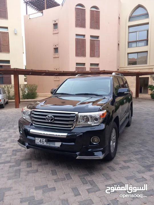 تويوتا لاند كروزر v8 4600cc 2015 لون اسود للبيع