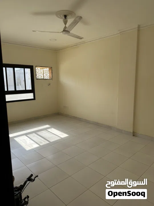 شقة غرفتين وحمامين شامل الكهرباء للاجار في الحجيات