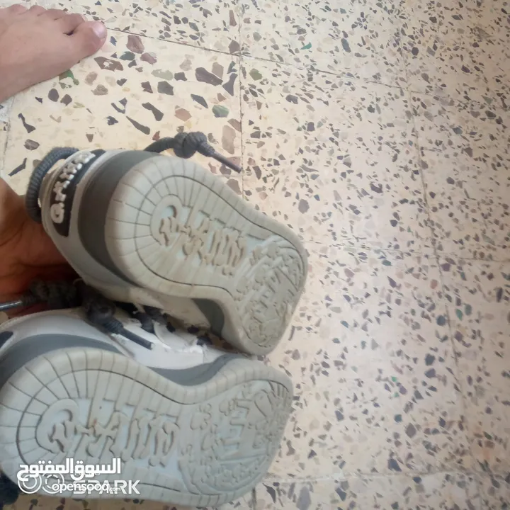 بوت كثير كثير مرتب البوت ما شاء الله احسن من هيك مفش البوت زي ما مبين بالصورة لون رمادي