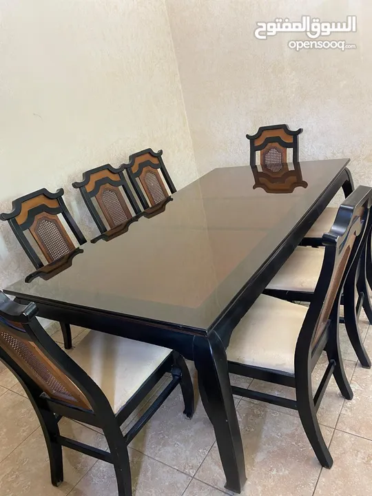 طاولة سفرة مستعملة بحالة جيدة