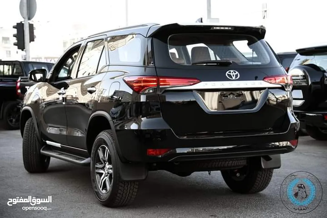 Toyota Fortuner 2023 تويوتا فورتشنر 2023 لون اسود عداد زيرو كفاله الشركه