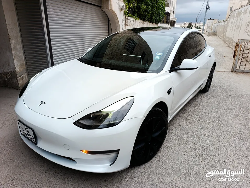 TESLA MODEL 3 ONLY 8000KM