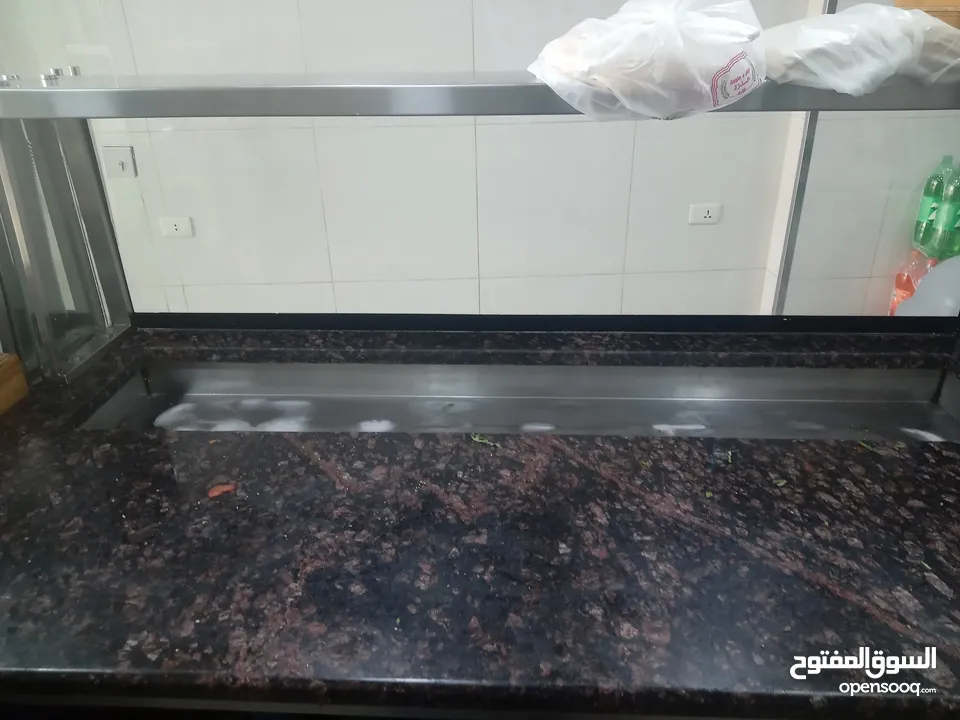 عدة مطعم للبيع مستعملة بحالة ممتازة جدا  البيع بداعي السفر..................................